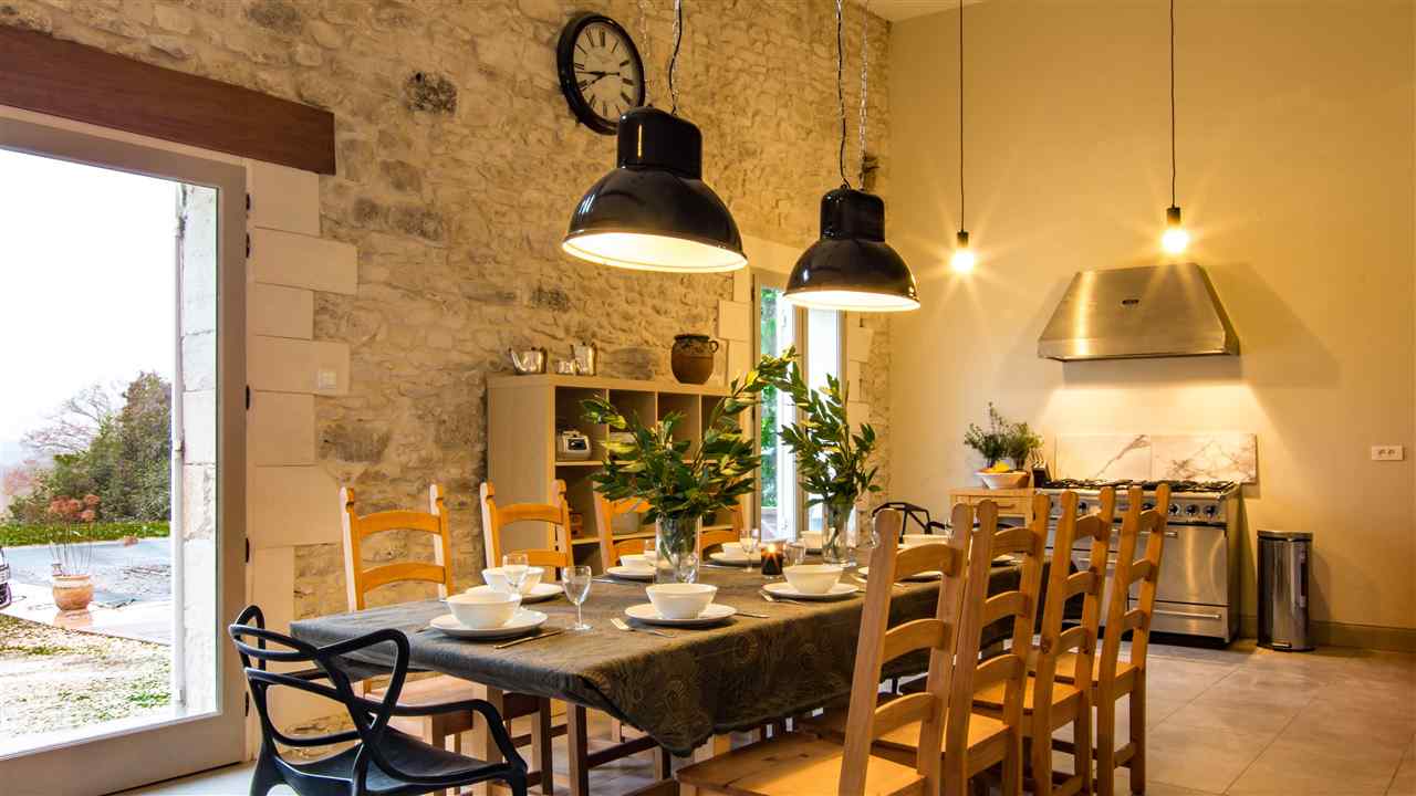 resized-2349823-The Orangerie TV screen (2)-2.jpg